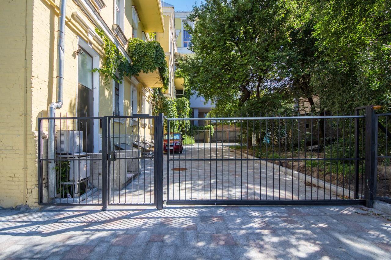 Self Check-In Apartments Near Landscape Alley Kiev Eksteriør billede